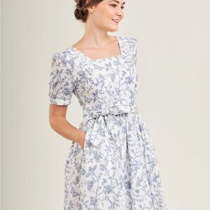 Floral Puff Sleeve Square Neck Dress in White & Gray